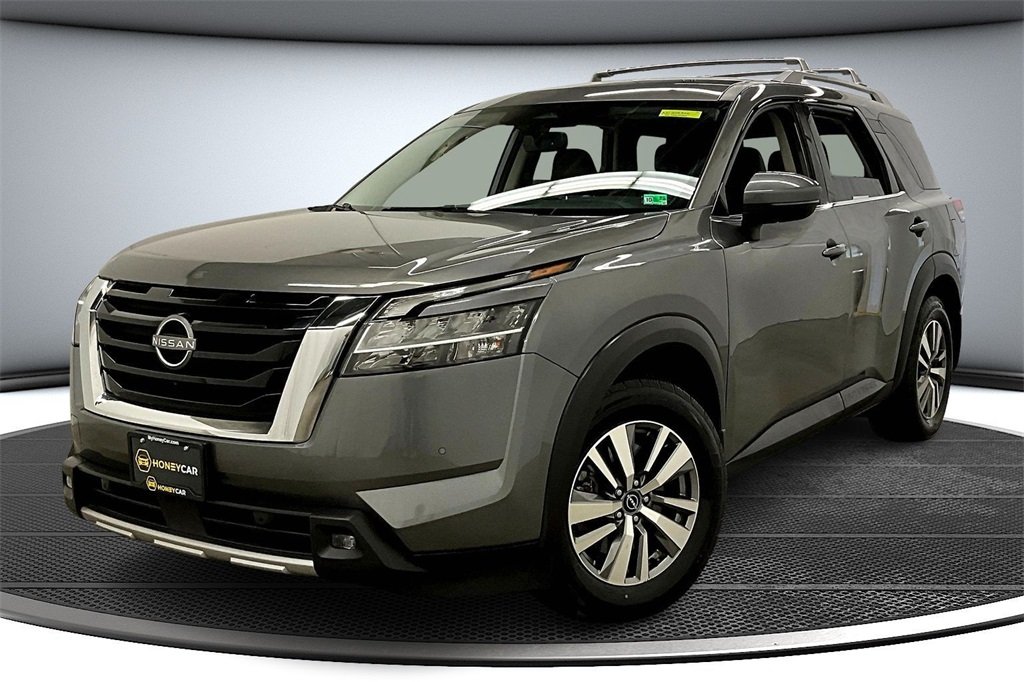 2022 Nissan Pathfinder SL photo 3