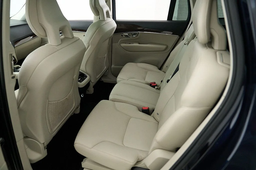 Used 2016 Blue Volvo T6 Momentum image 21
