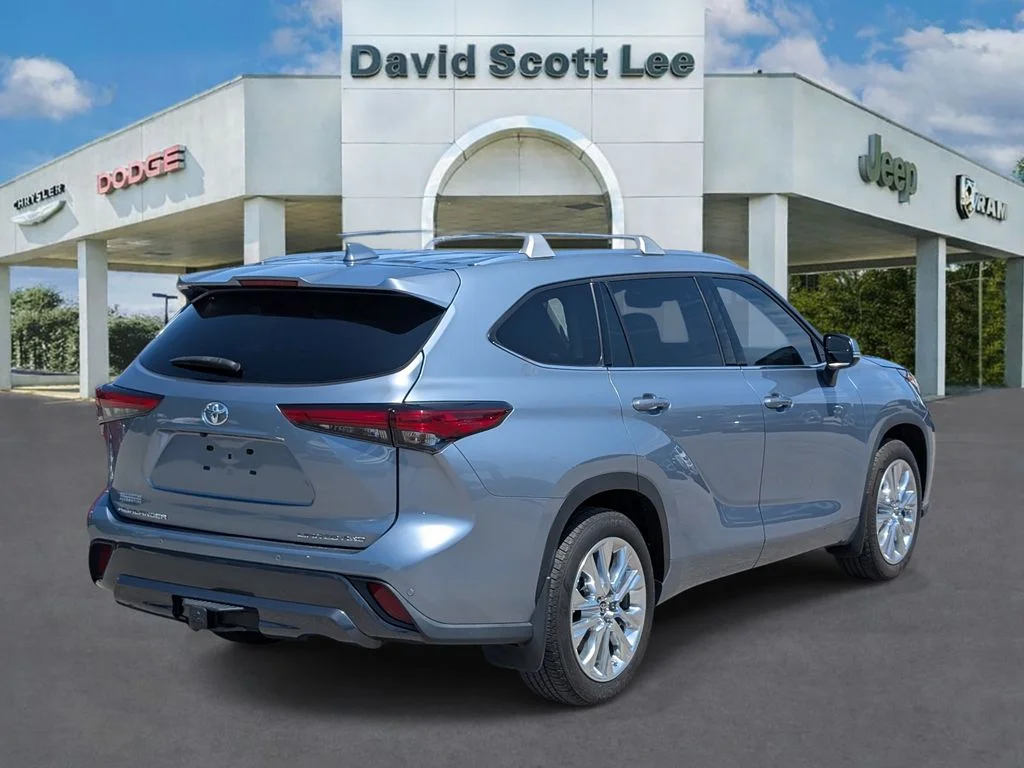 Used 2023  Toyota Limited image 6