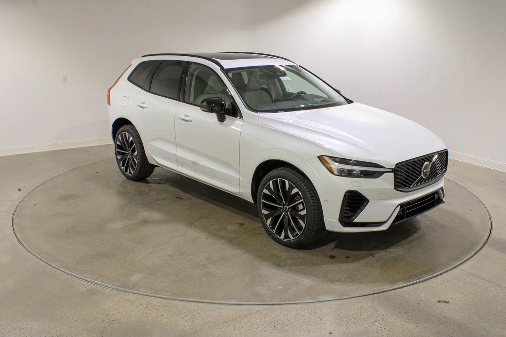 New 2026 Crystal White Volvo T8 Ultra image 7