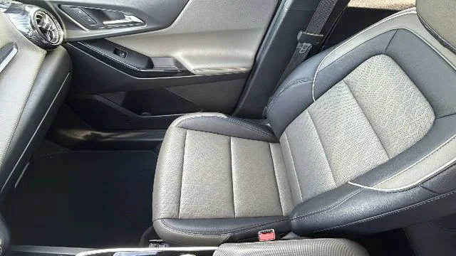 2025 Chevrolet Equinox LT - Photo 12