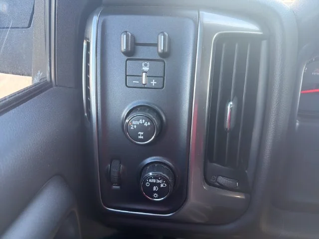 Used 2019 GRAPHITE METALLIC Chevrolet LT image 26