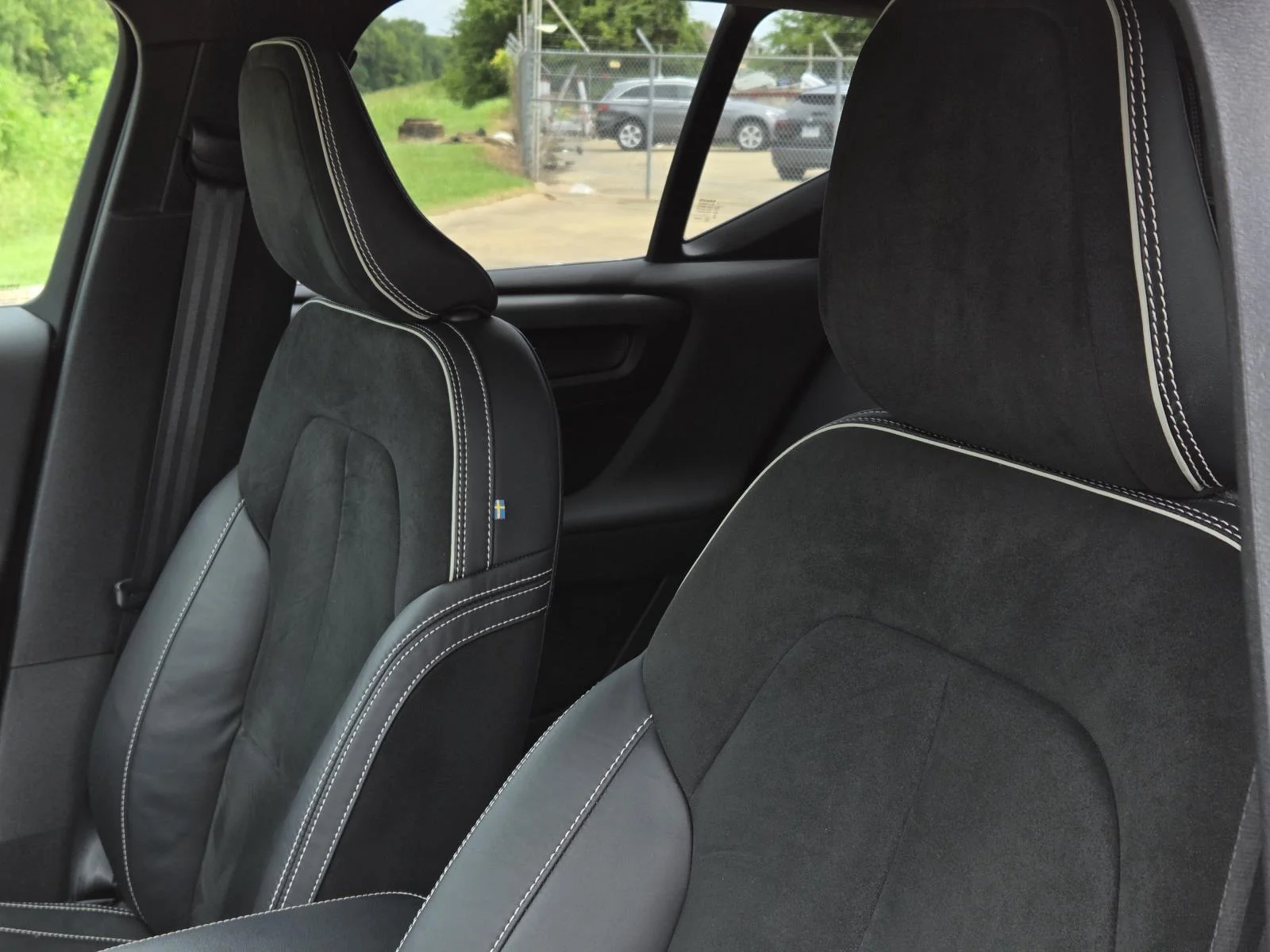 Used 2021 Glacier Silver Metallic Volvo R-Design image 31