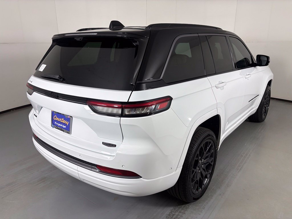 New 2027 Bright White Clear-Coat Paint Jeep Summit image 8