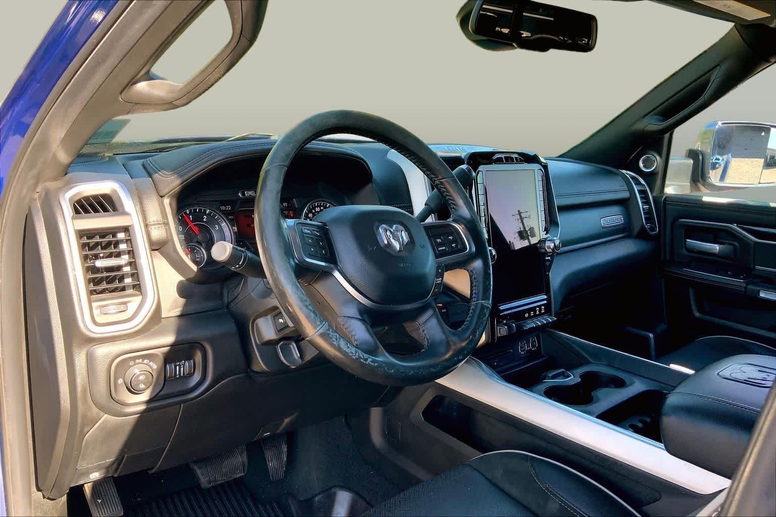 Used 2019 Blue Streak Pearlcoat Ram Laramie image 17