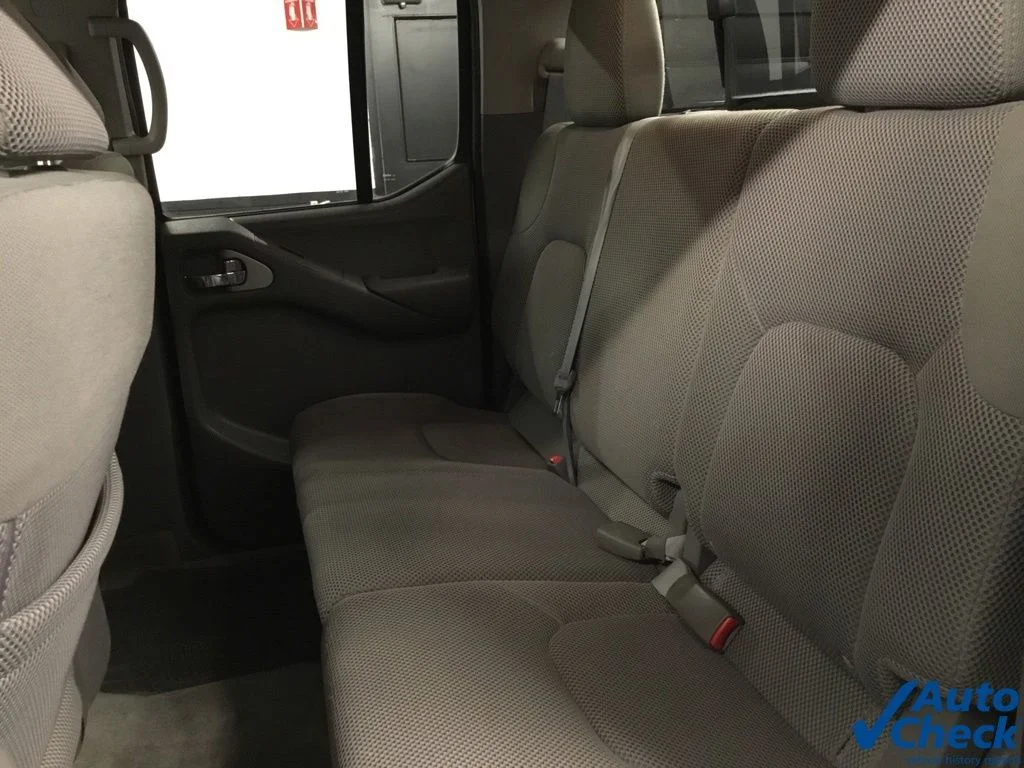 Used 2015 Silver Nissan SV image 29