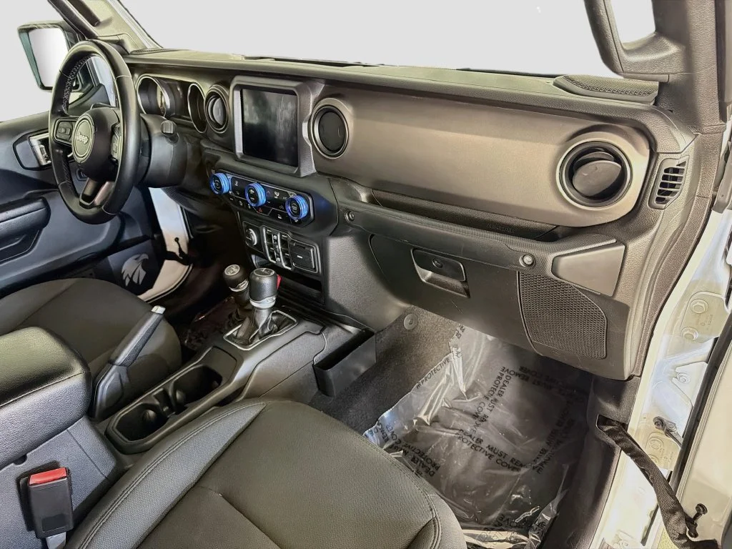 Used 2021 White Jeep Willys image 27