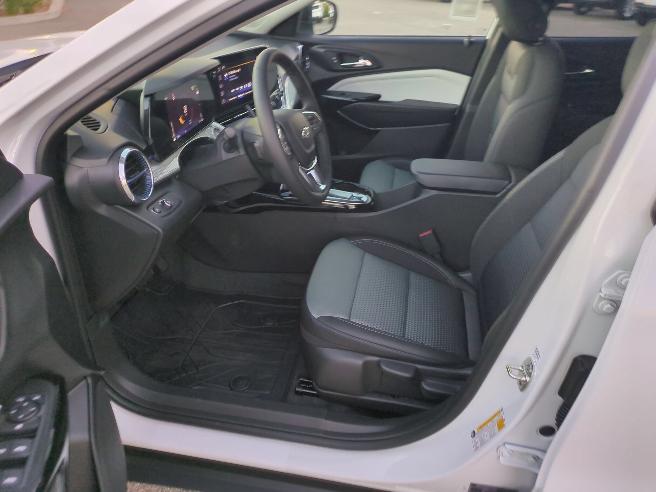 2026 Chevrolet Trax LT - Photo 11