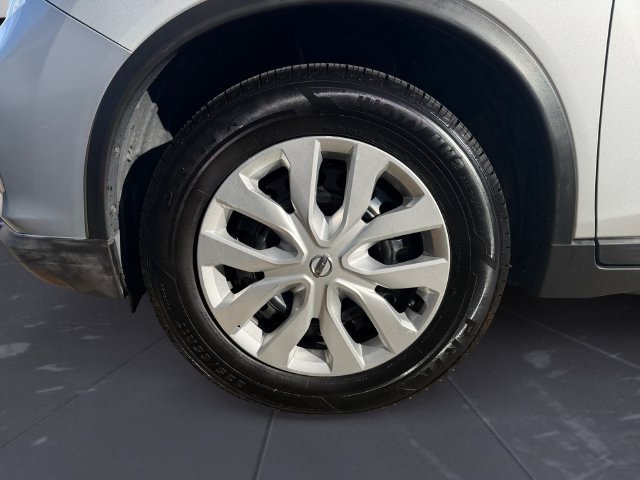 Used 2017 Silver Nissan S image 38