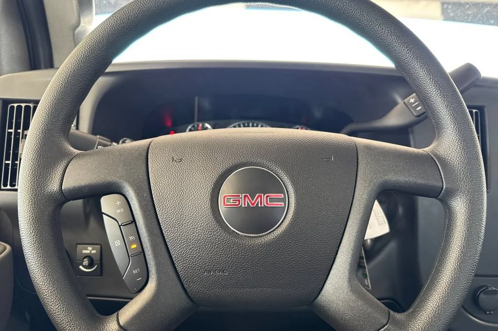 2025 GMC Savana Cargo Work Van - Photo 20