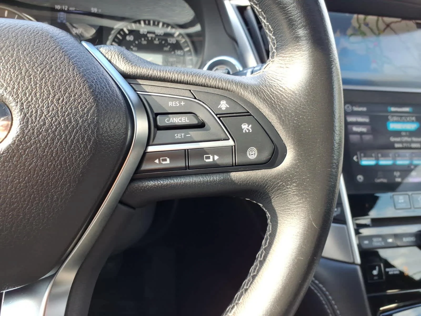 Used 2022 Black Obsidian INFINITI LUXE image 25