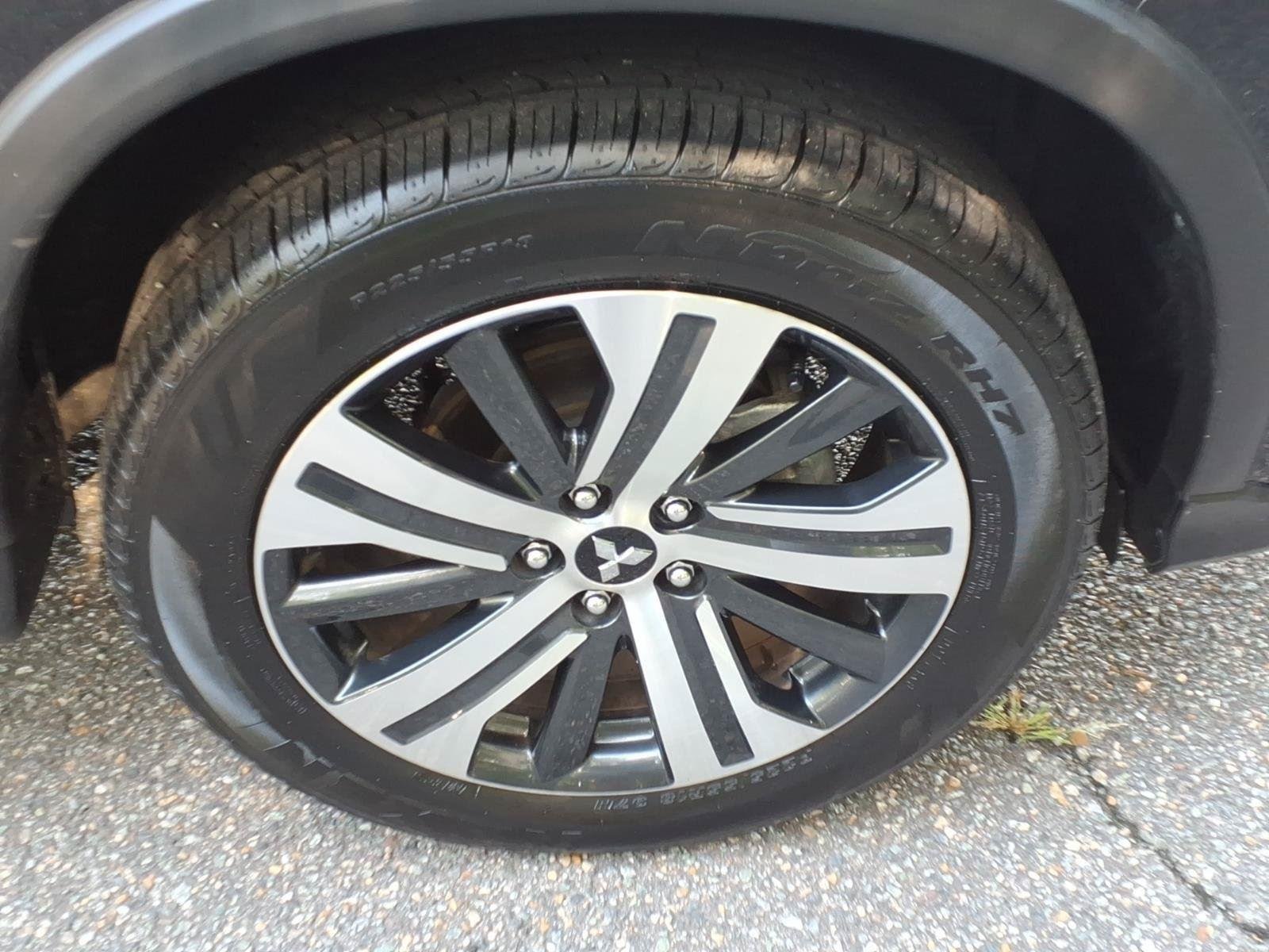 Used 2025  MITSUBISHI  image 9
