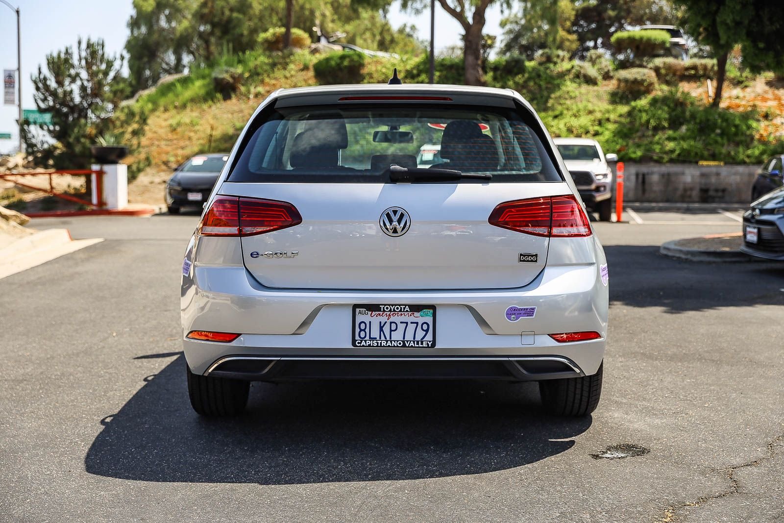 Used 2019 Reflex Silver Metallic Volkswagen SE image 6