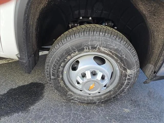 New 2026 Summit White Chevrolet Work Truck image 14