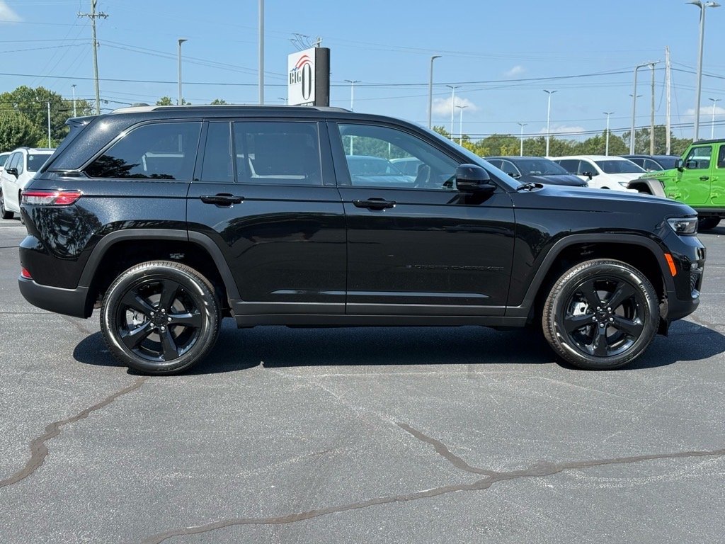 2025 Jeep Grand Cherokee Limited photo 2