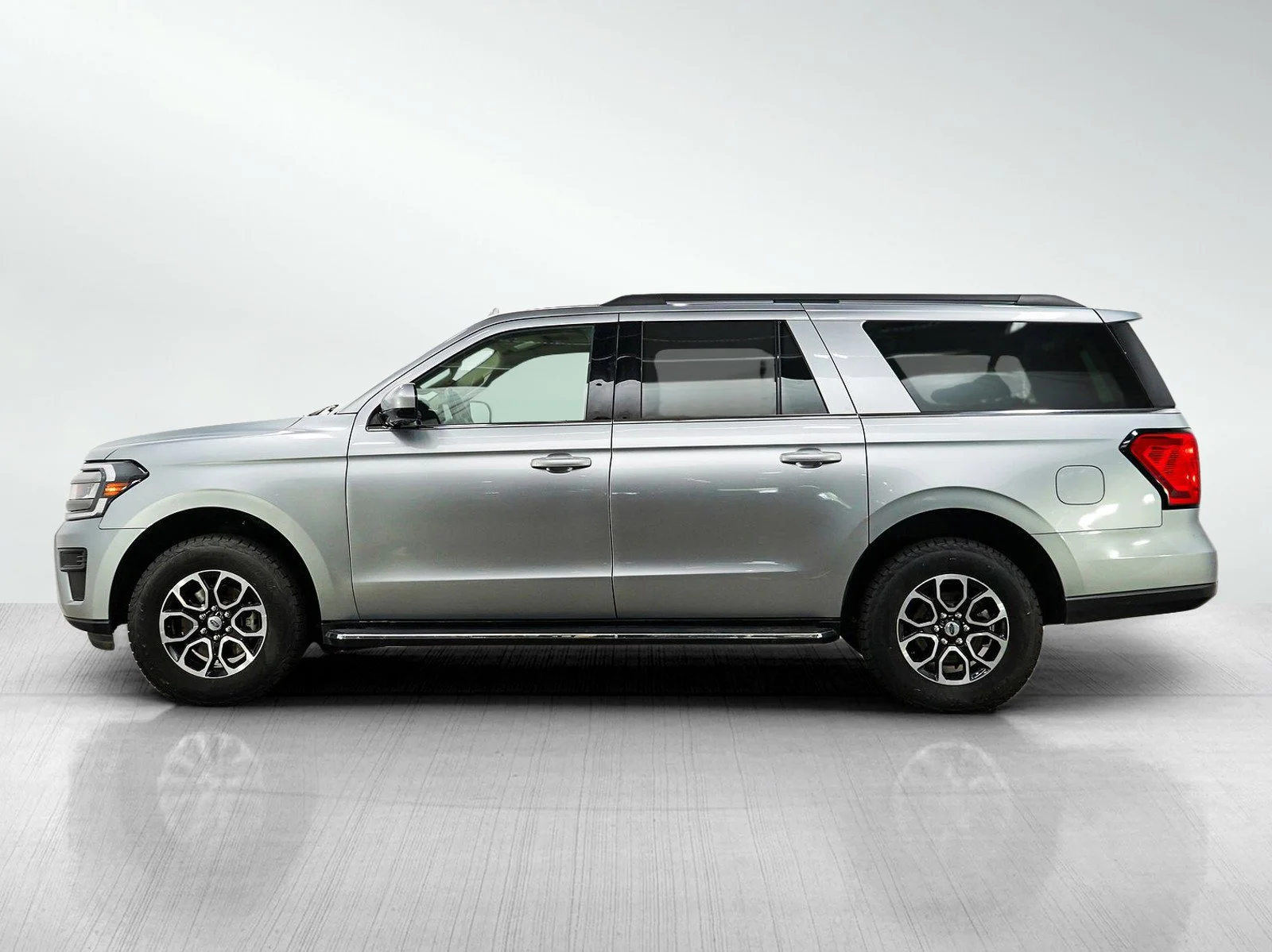 Used 2023 Ford Expedition XLT with VIN 1FMJK1J86PEA60348 for sale in Burnsville, Minnesota