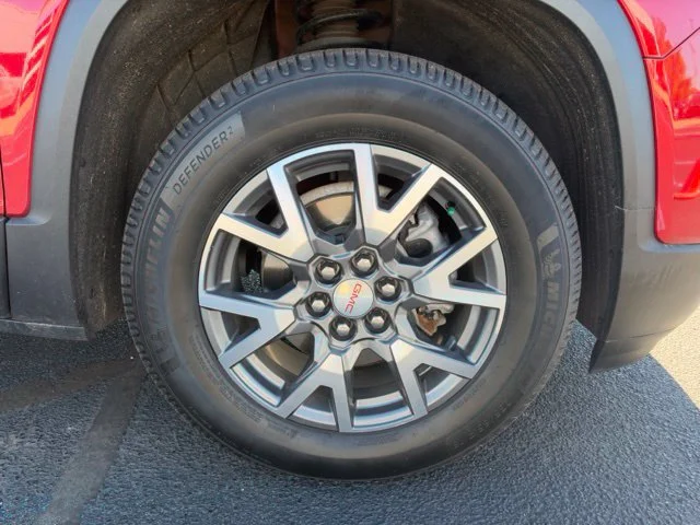 Used 2023 VOLCANIC RED TINTCOAT GMC SLT image 6