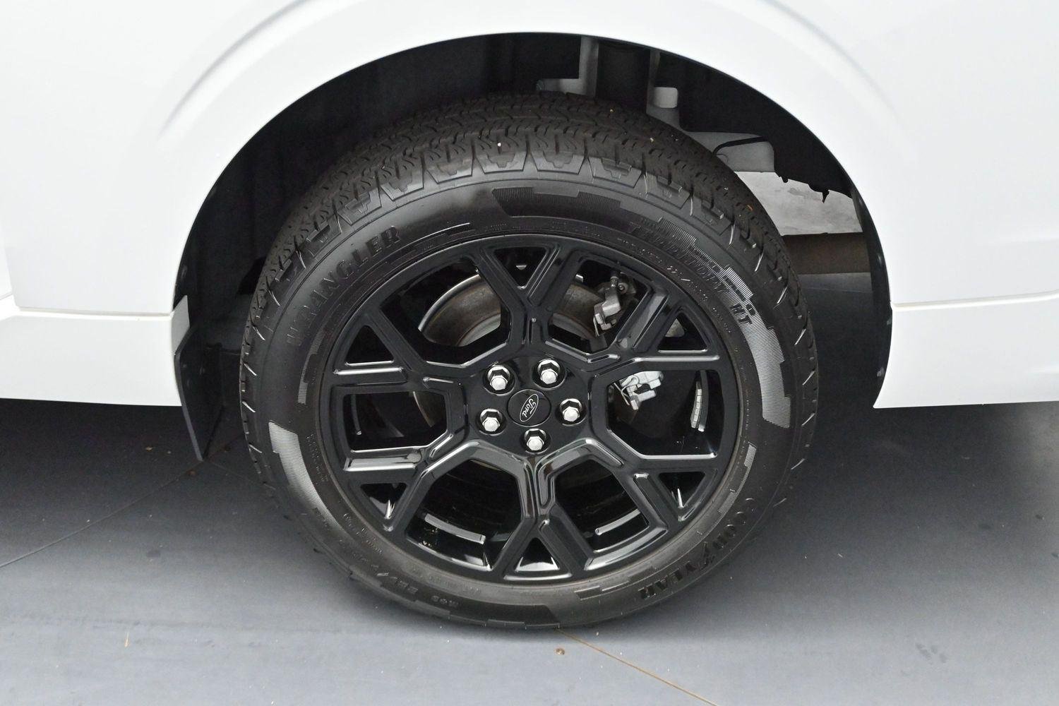 Used 2025 Oxford White Ford Lobo Standard image 29