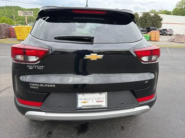 New 2026 Mosaic Black Metallic Chevrolet LT image 6