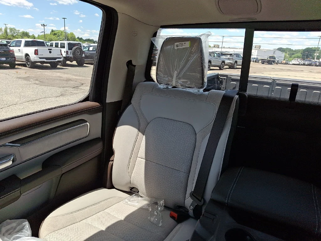 New 2026 Diamond Black Crystal Pearl-Coat Exterior Paint RAM Laramie image 13