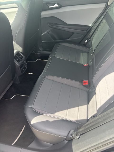 2023 Volkswagen Taos SE - Photo 32