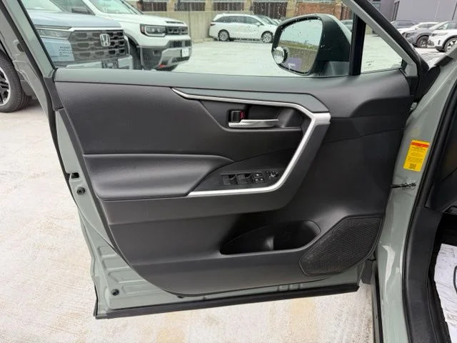 Used 2021  Toyota XLE image 11