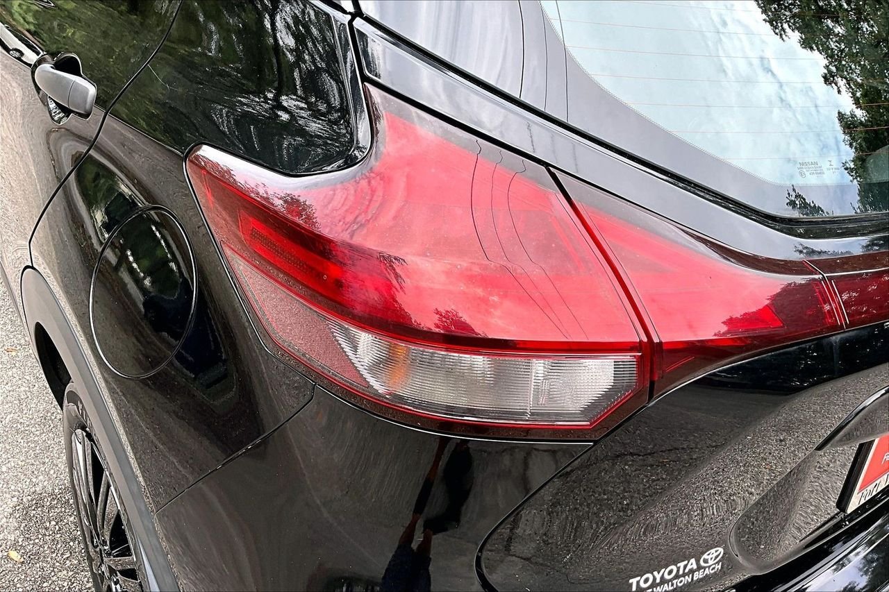 Used 2022 Black Nissan S image 20