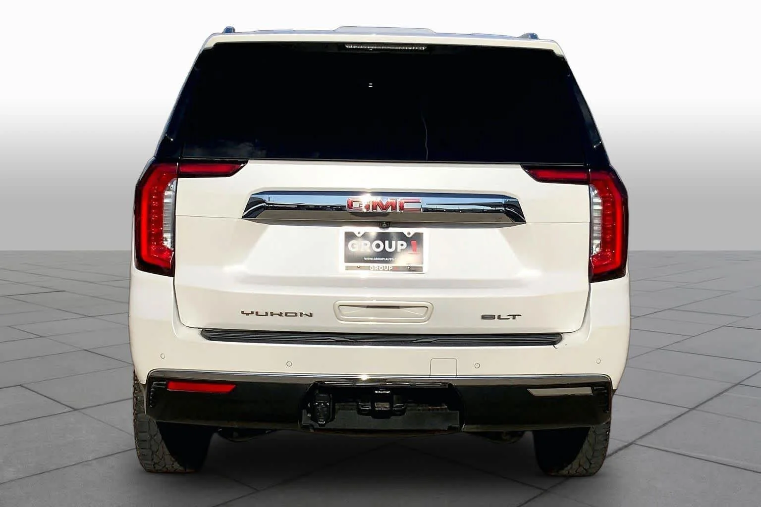 Used 2021 WHITE FROST TRICOAT GMC SLT image 4