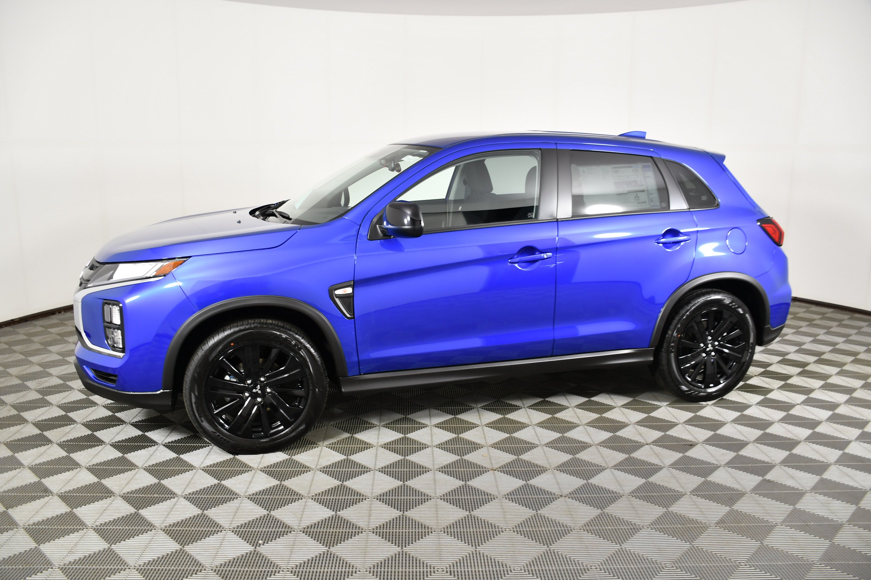 New 2027 Octane Blue Metallic Mitsubishi 2.0 LE AWC image 9