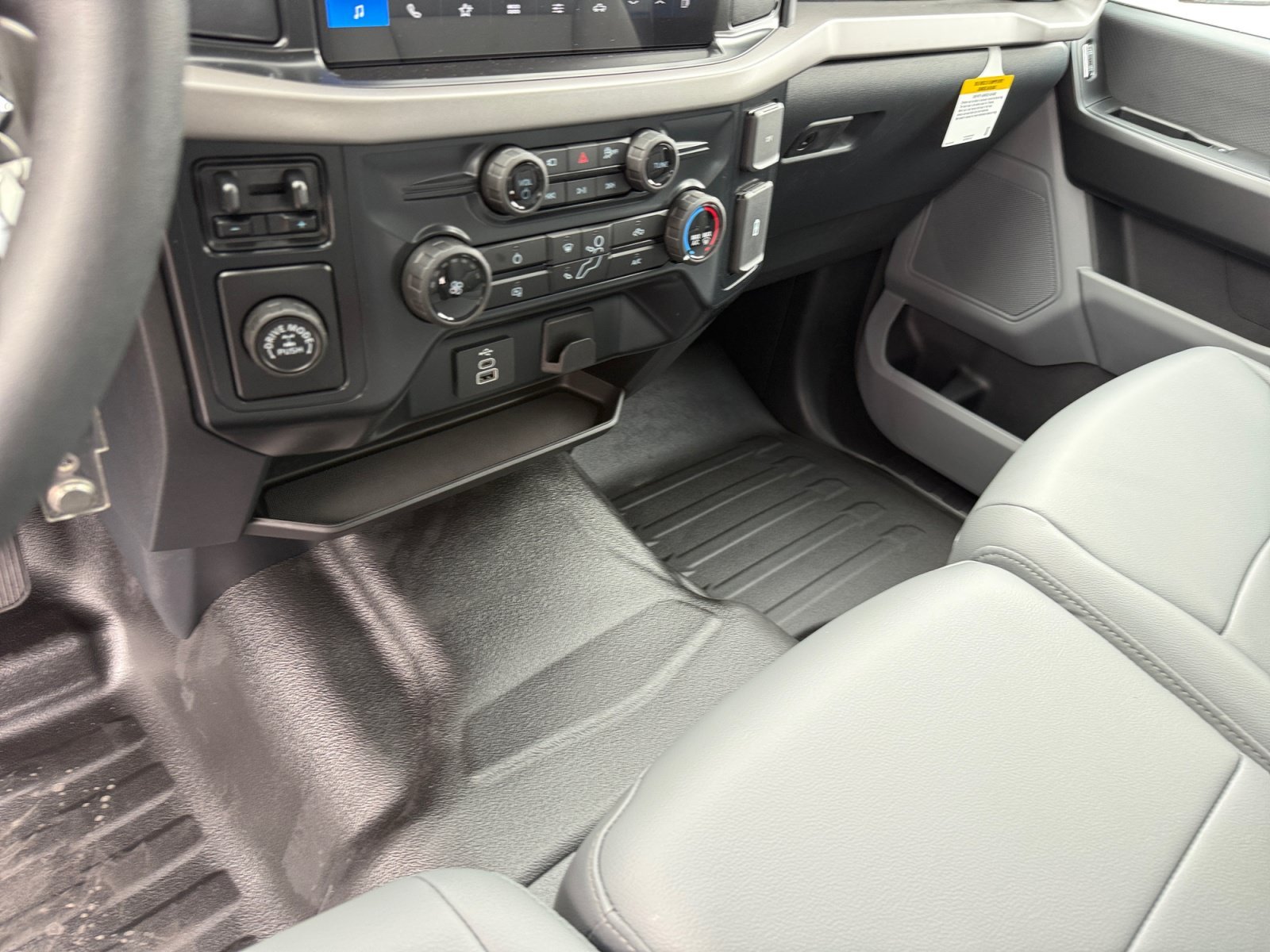 New 2026 Oxford White Ford XL image 13