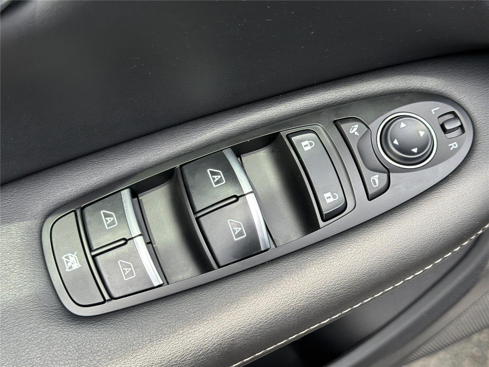 Used 2024 Slate Gray INFINITI LUXE image 20