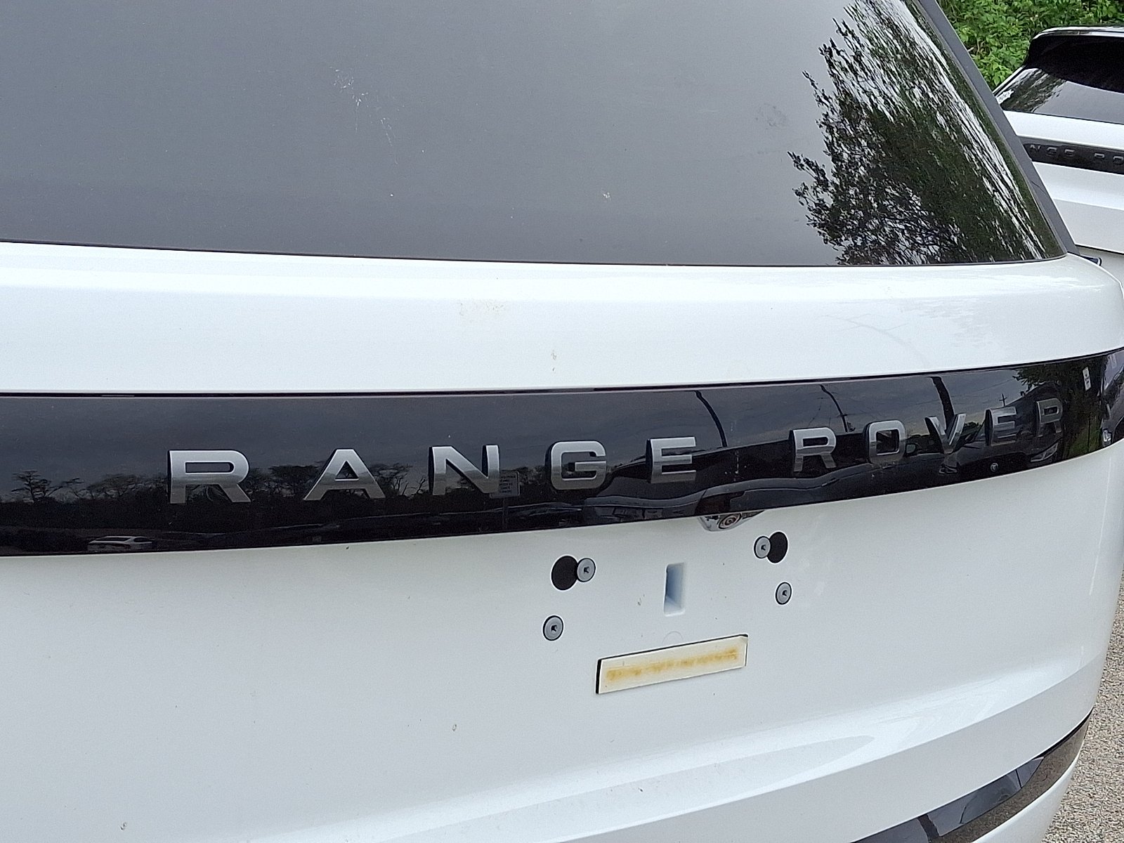 New 2026 Fuji White Land Rover P400 SE 7 Seat image 21
