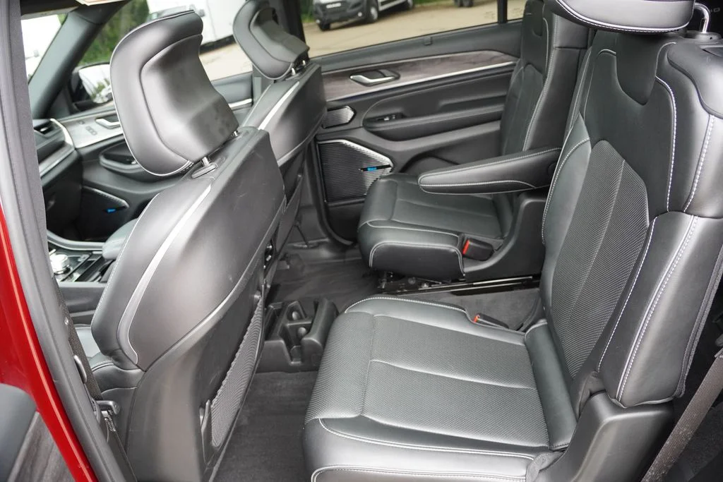Certified Used 2021 Velvet Red Pearlcoat Jeep Overland image 17