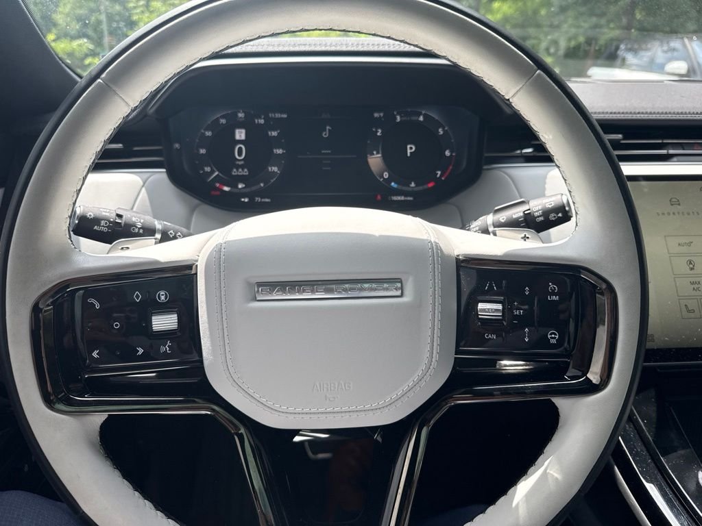 Used 2024 Fuji White Land Rover Dynamic SE image 13