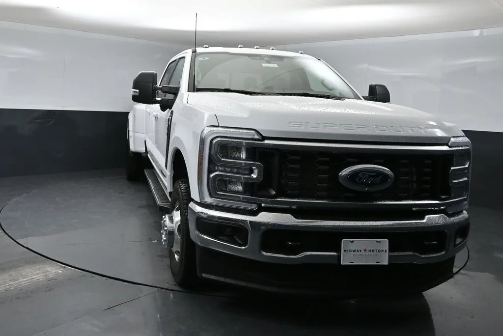 New 2026 Oxford White Ford F-350® XLT image 6