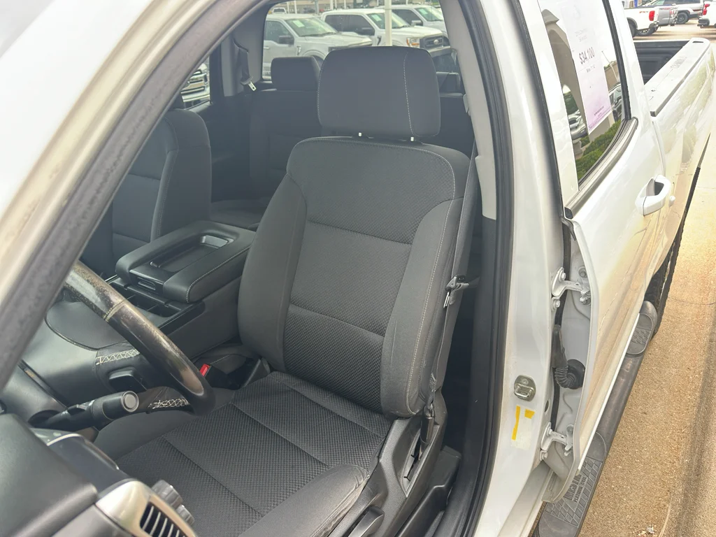 Used 2018 Summit White Chevrolet LT image 14