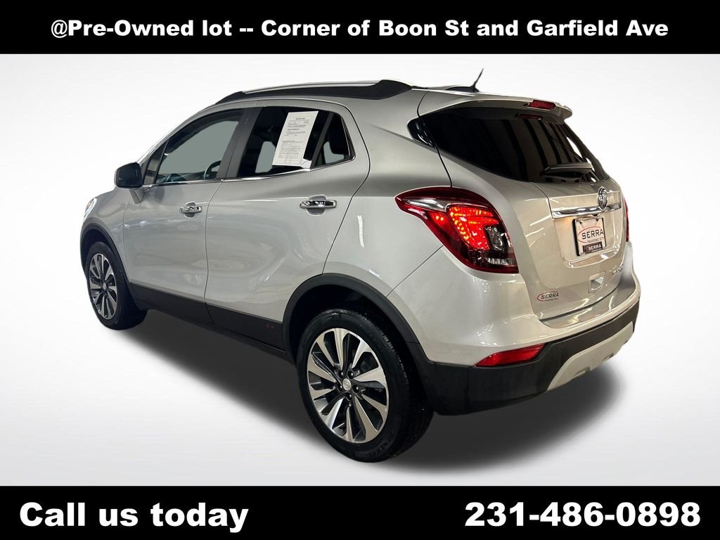 Used 2022 Silver Buick Preferred image 3