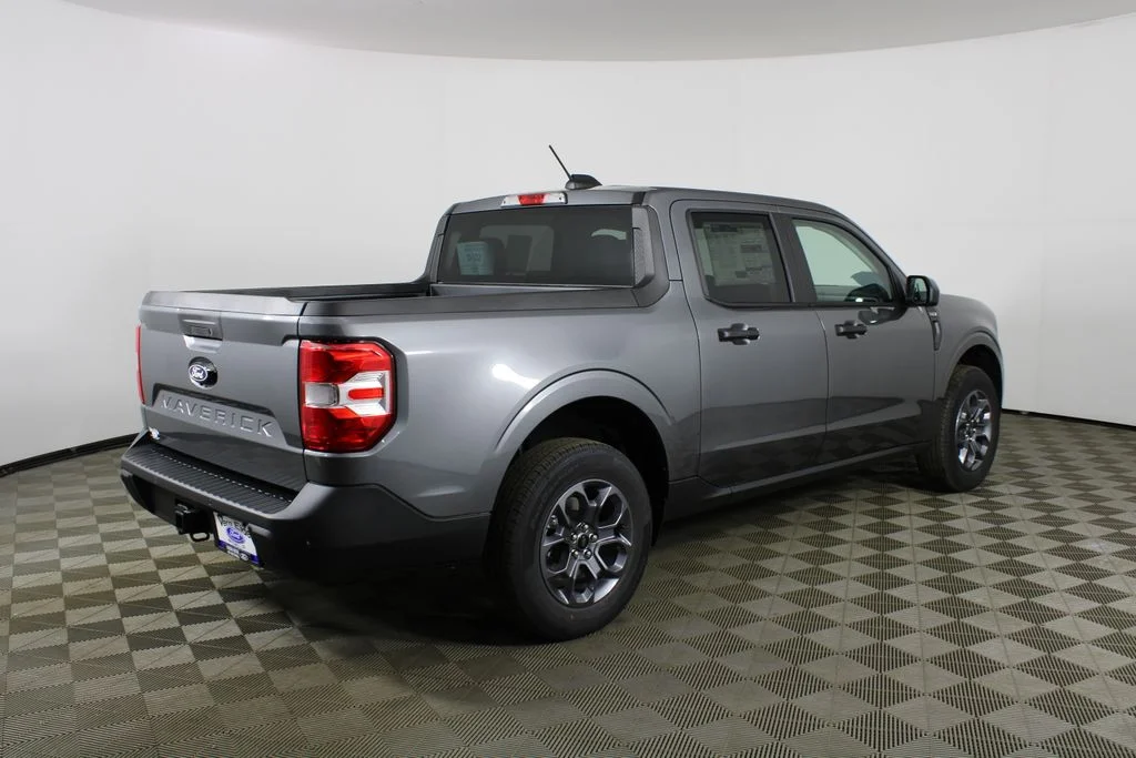 New 2026 Oxford White Ford XLT image 5