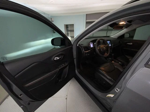 Used 2022 Gray Jeep Trailhawk image 11