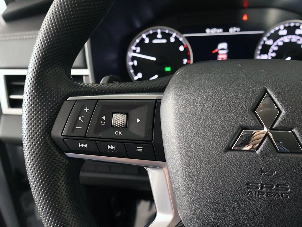 New 2026 White Mitsubishi ES image 42