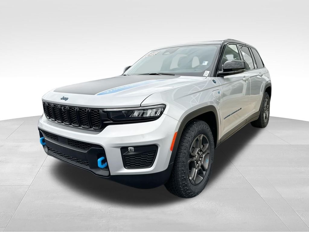 New 2024 Silver Zynith Jeep Trailhawk 4xe image 4