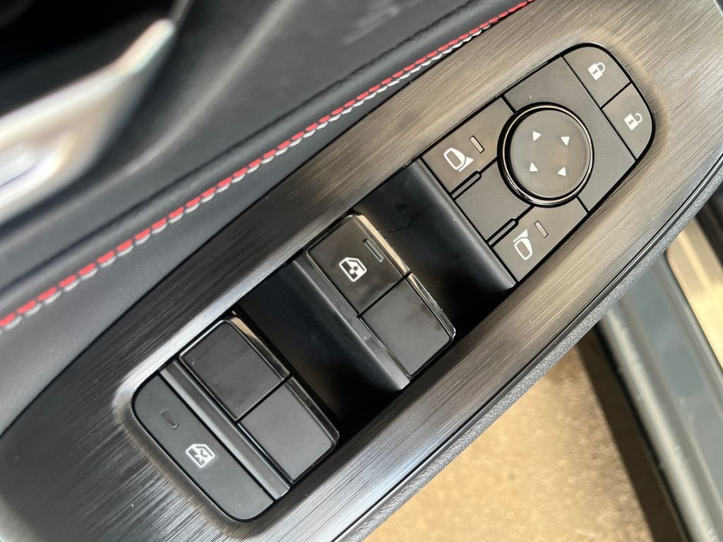 New 2026 Atlantic Gray Metallic / Super Black Two-tone Nissan SR image 11