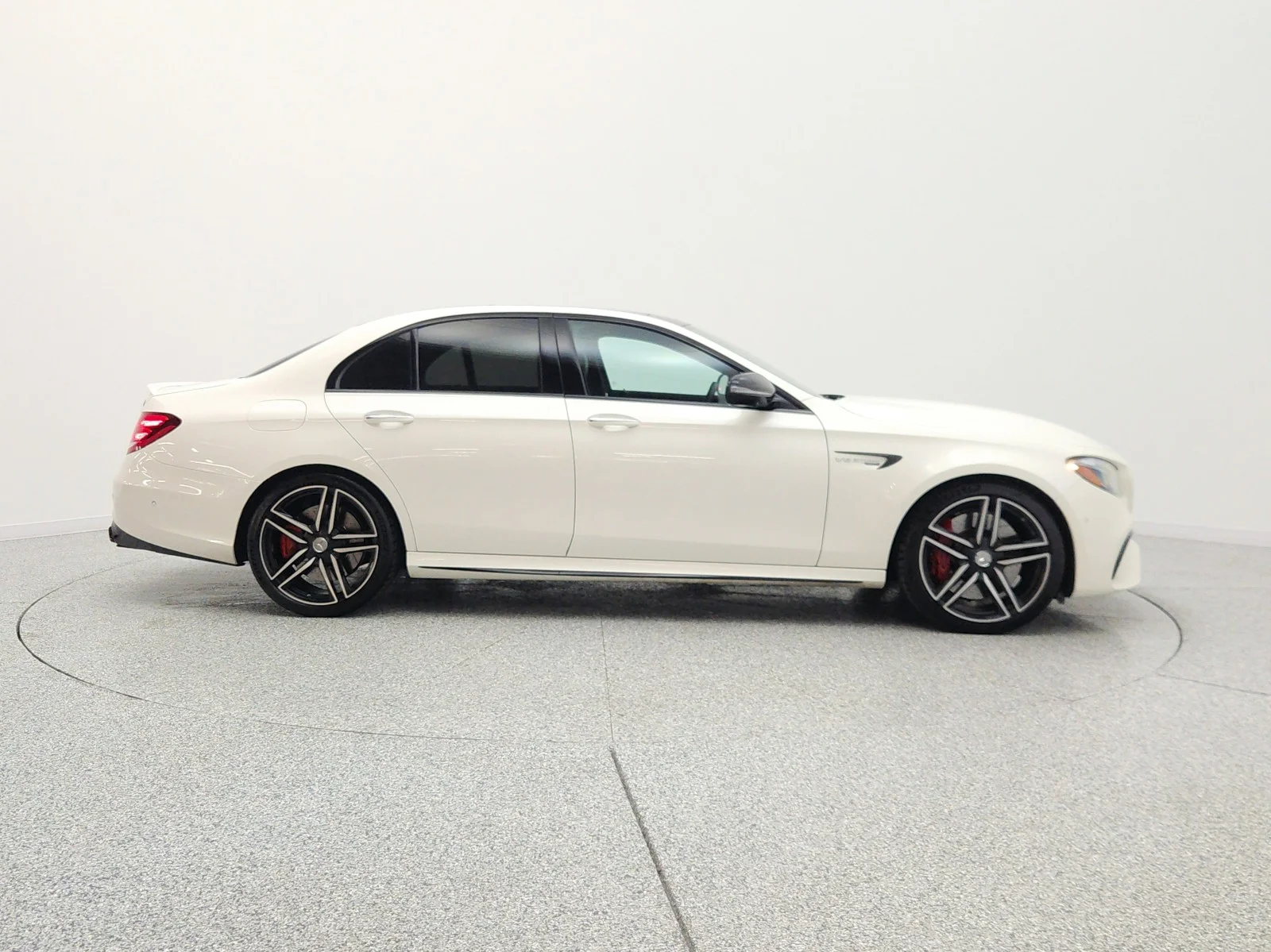 Used 2019 designo Diamond White Metallic Mercedes-Benz AMG® E 63 S 4MATIC+ Sedan image 4