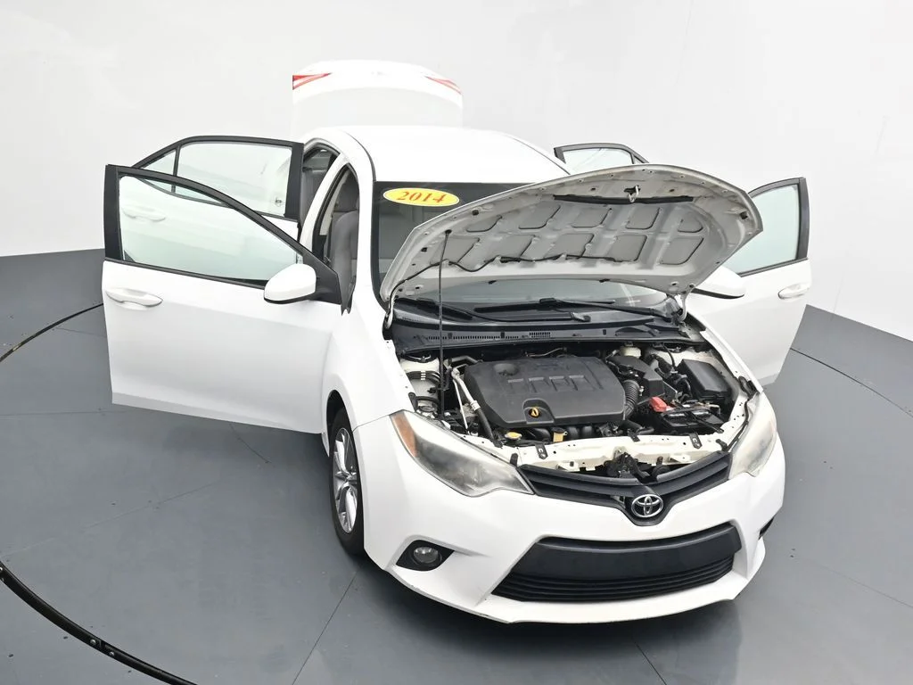 Used 2014 White Toyota LE Plus image 35
