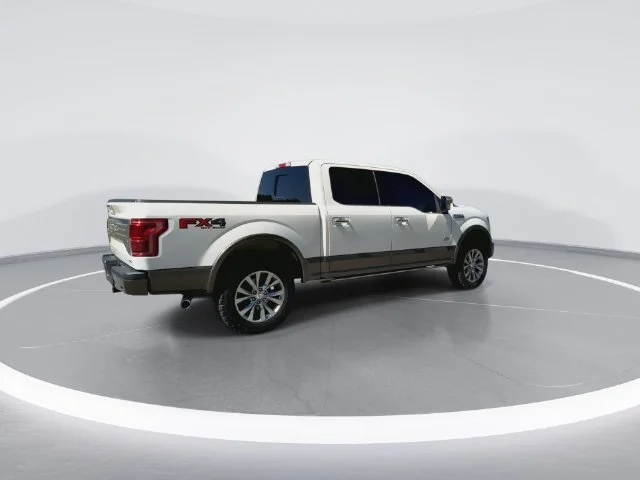 Used 2016  Ford King Ranch image 11