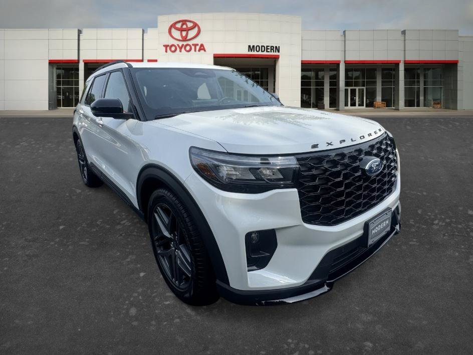 Used 2025 White Metallic Ford ST image 3