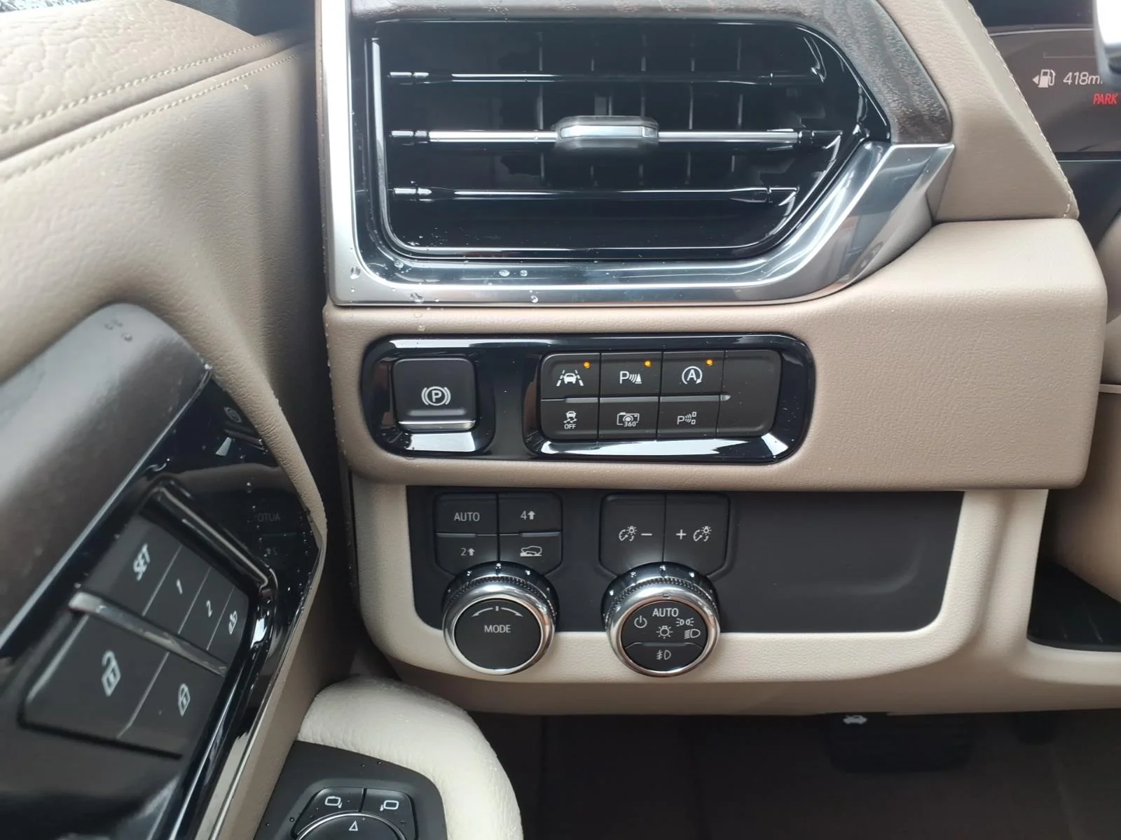 2026 GMC Yukon XL Denali - Photo 12