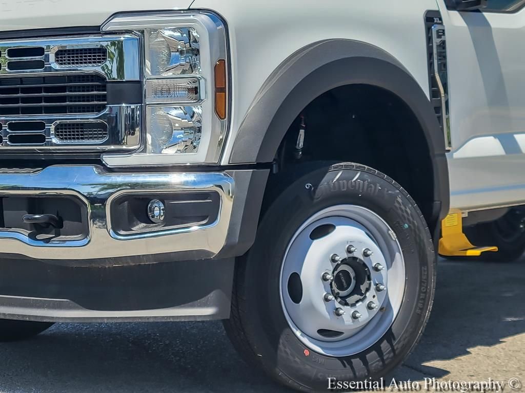 New 2025 Oxford White Ford F-450® XL image 3