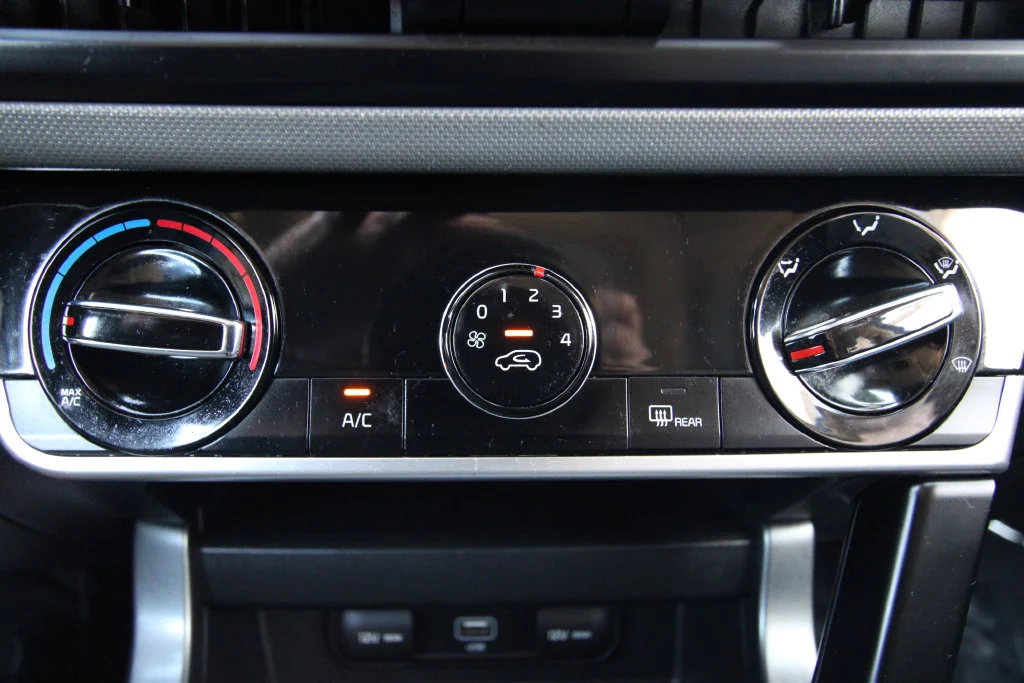Used 2022 Neptune Blue Kia LX image 25