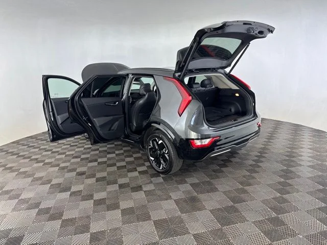 Used 2023 Gray Kia Wind image 18